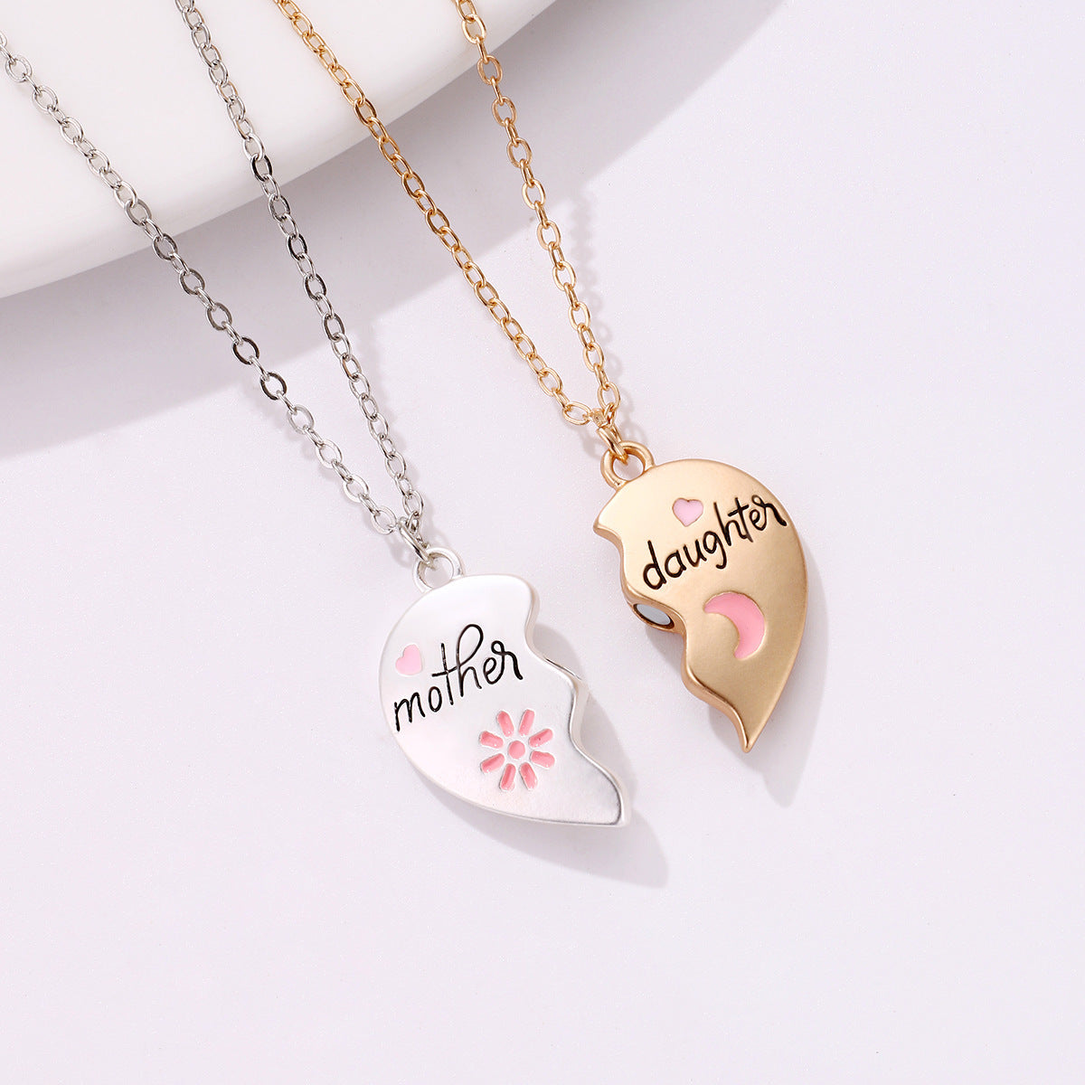 2PCS Set Jewelry Mother Daughter Necklace Matching Heart Magnetic Pendant Fashion Gifts For Mother's Day - KuzuSHOP