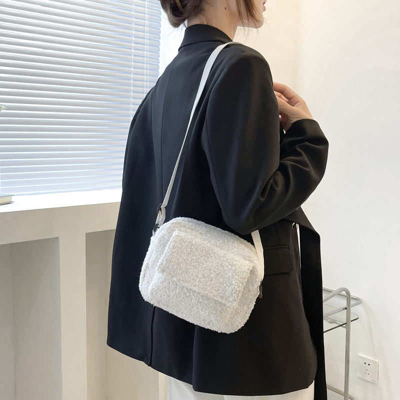Cute solid color autumn and winter furry one-shoulder armpit small square bag new trendy fashion foreign style plush women's bag - KuzuSHOP