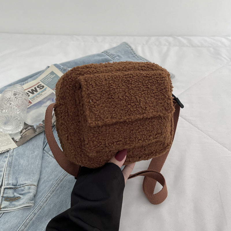 Cute solid color autumn and winter furry one-shoulder armpit small square bag new trendy fashion foreign style plush women's bag - KuzuSHOP