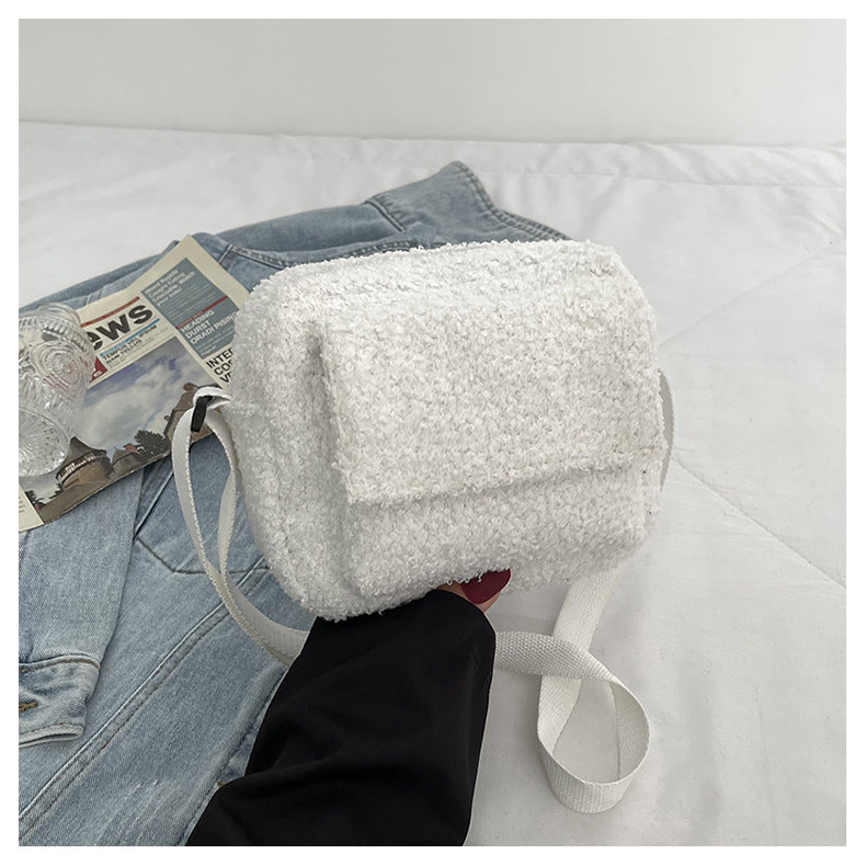 Cute solid color autumn and winter furry one-shoulder armpit small square bag new trendy fashion foreign style plush women's bag - KuzuSHOP