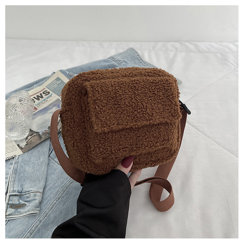 Cute solid color autumn and winter furry one-shoulder armpit small square bag new trendy fashion foreign style plush women's bag - KuzuSHOP
