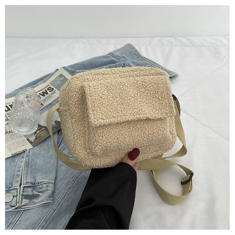 Cute solid color autumn and winter furry one-shoulder armpit small square bag new trendy fashion foreign style plush women's bag - KuzuSHOP