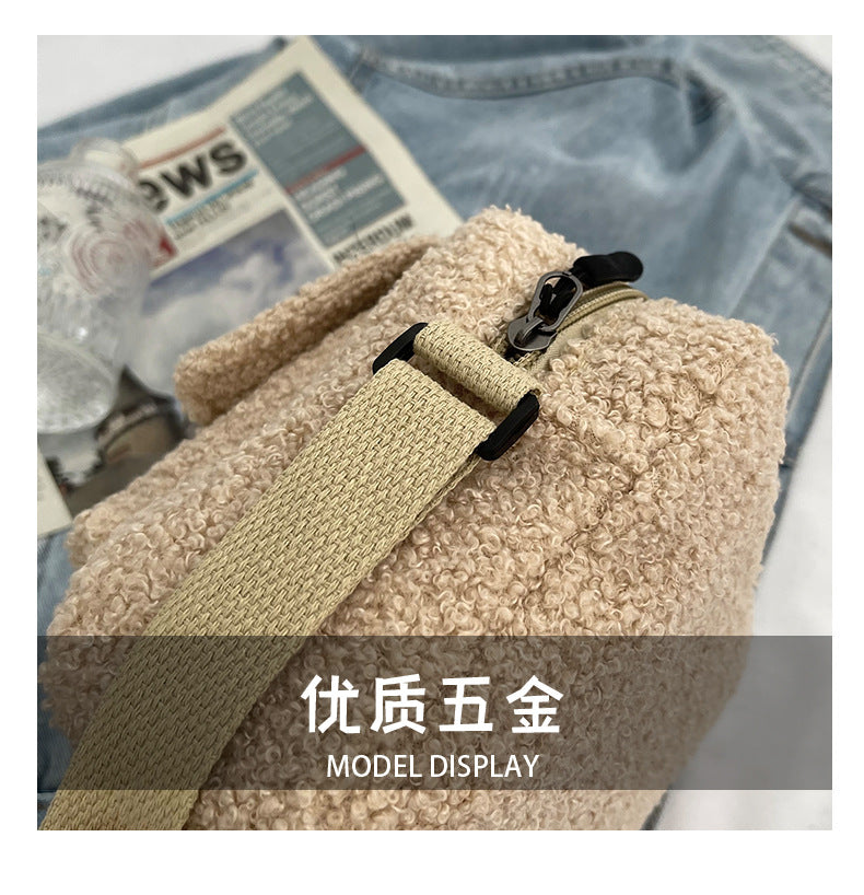 Cute solid color autumn and winter furry one-shoulder armpit small square bag new trendy fashion foreign style plush women's bag - KuzuSHOP