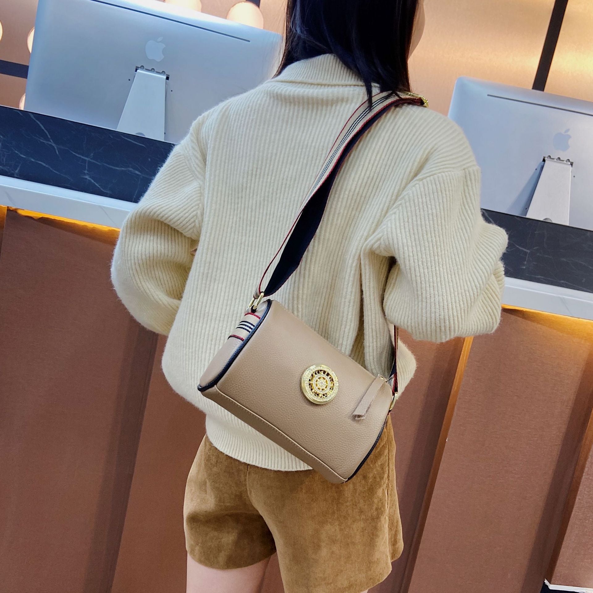 Bag women's bag 2024 new simple fashion wide shoulder strap one shoulder Messenger bag top layer cowhide live broadcast - KuzuSHOP