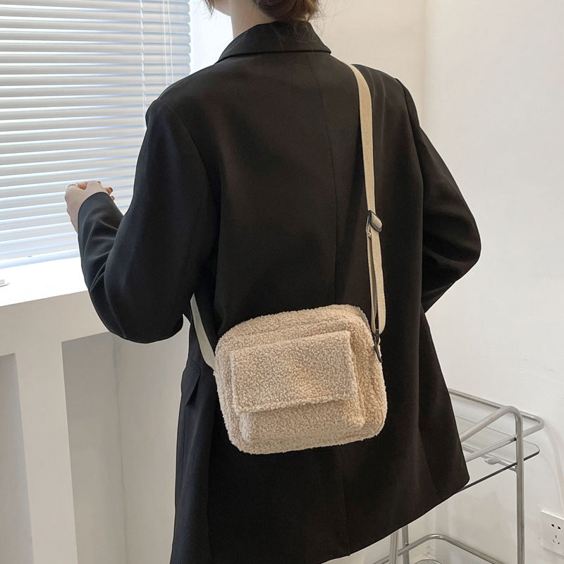 Cute solid color autumn and winter furry one-shoulder armpit small square bag new trendy fashion foreign style plush women's bag - KuzuSHOP