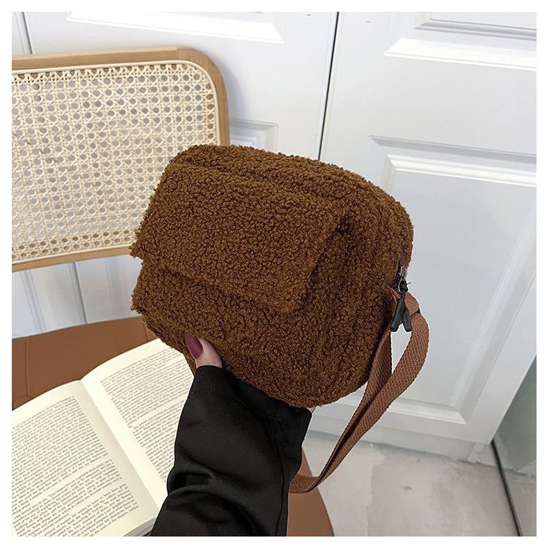 Cute solid color autumn and winter furry one-shoulder armpit small square bag new trendy fashion foreign style plush women's bag - KuzuSHOP