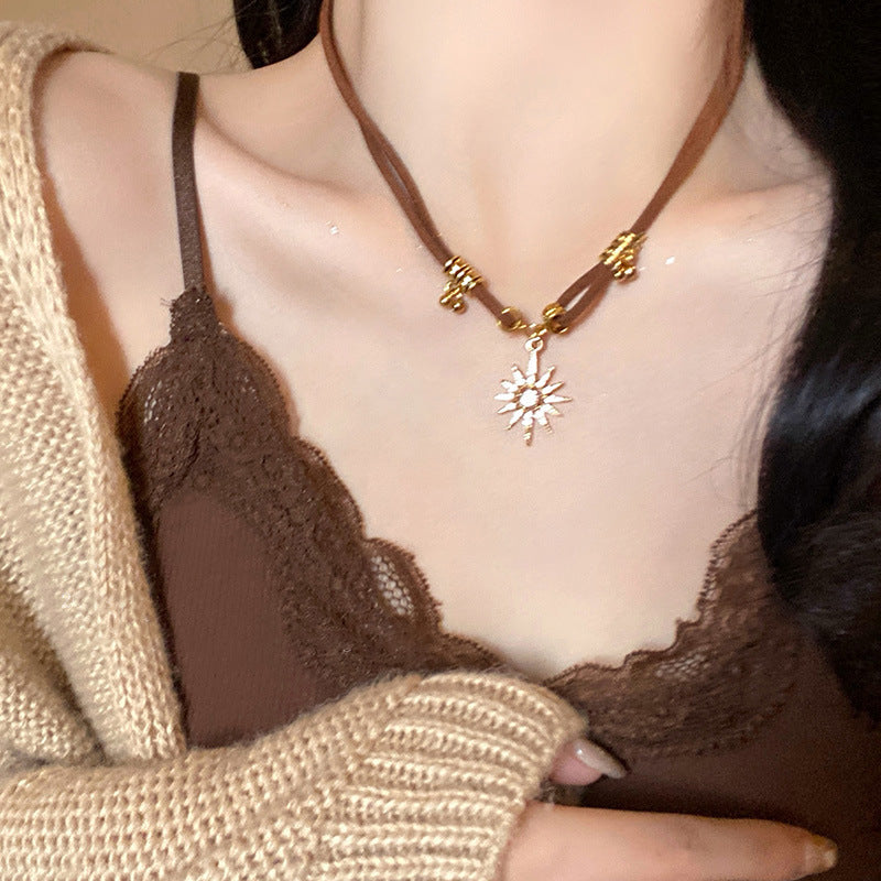 Vintage Sunflower Stars Necklace Women's Personalized Pendant Necklace Fashion Jewelry - KuzuSHOP