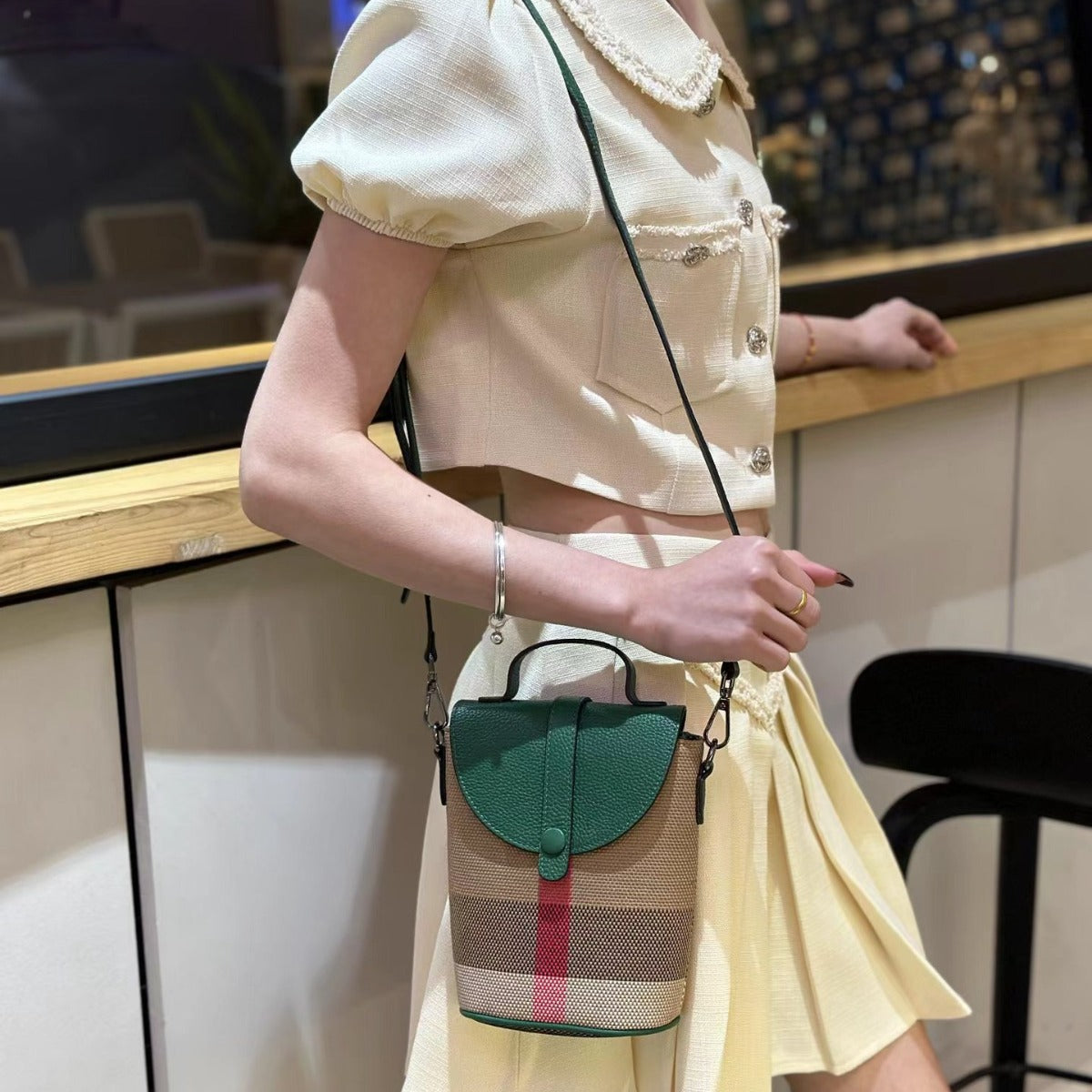 New style mobile phone bag light luxury versatile genuine leather ladies messenger bag lightweight fashion mini shoulder bag plaid women's bag
