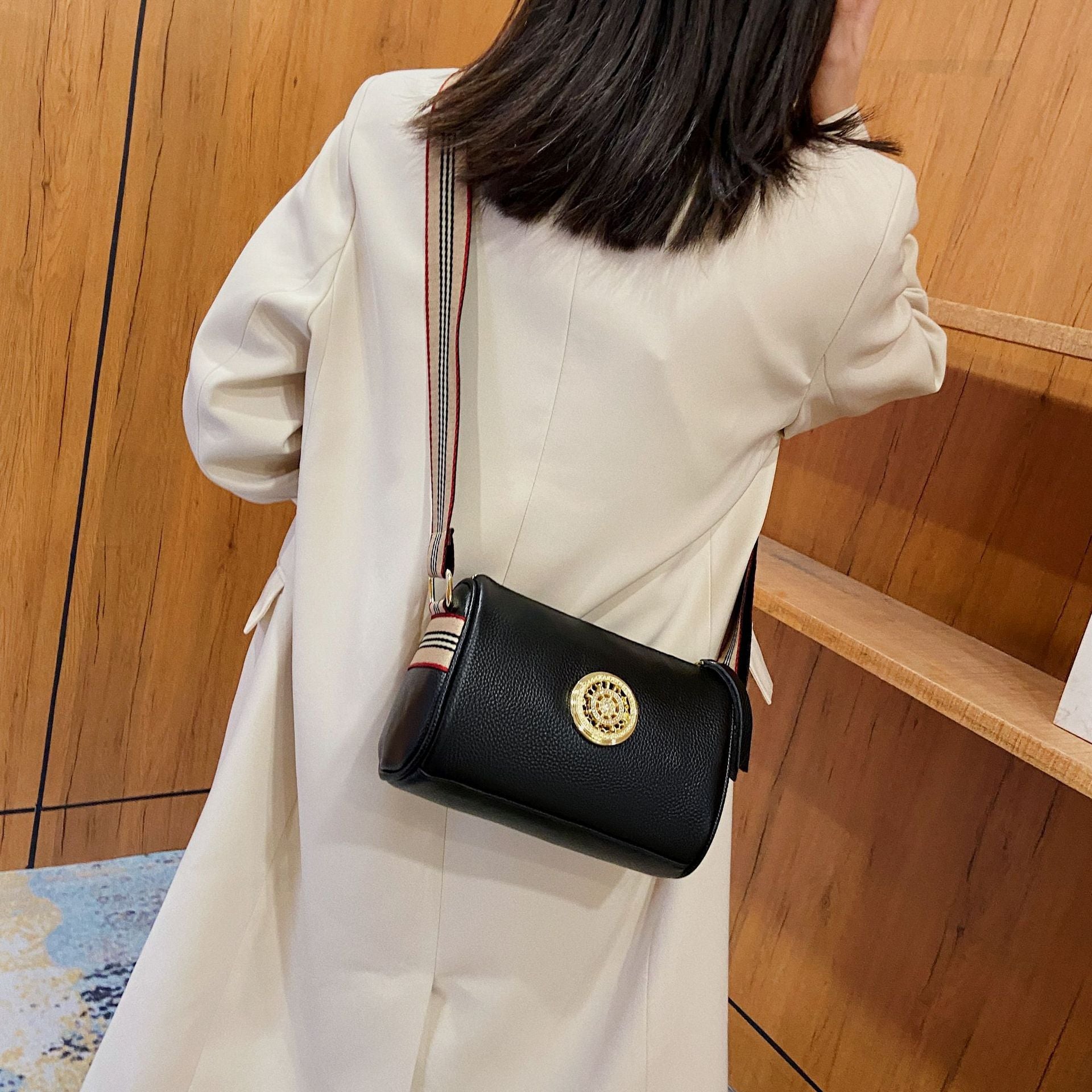 Bag women's bag 2024 new simple fashion wide shoulder strap one shoulder Messenger bag top layer cowhide live broadcast - KuzuSHOP